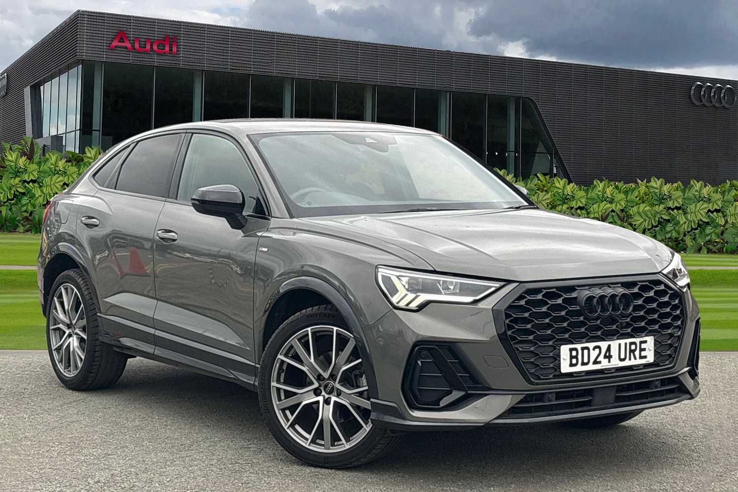 Main listing image - Audi Q3