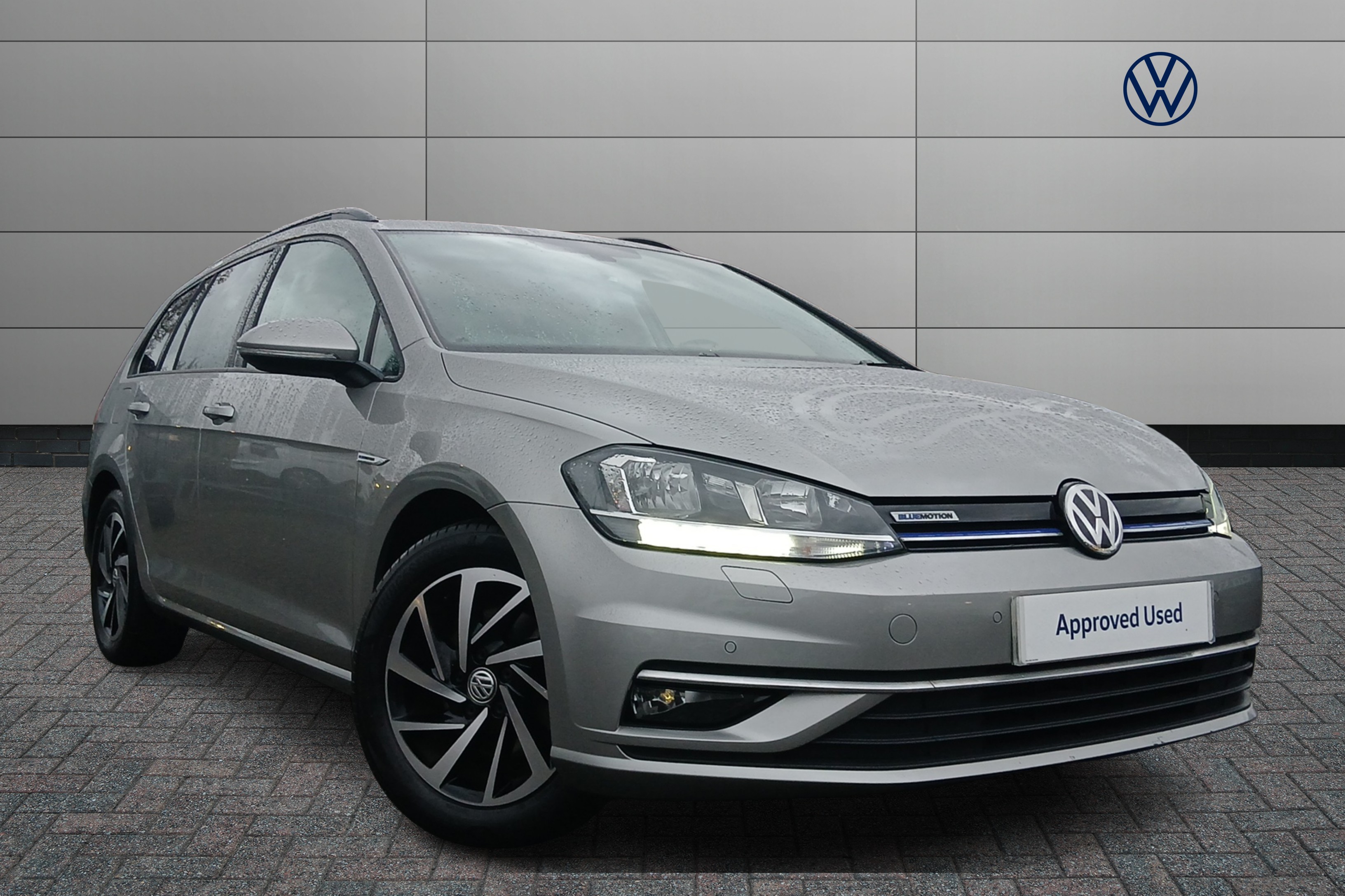 Main listing image - Volkswagen Golf Estate