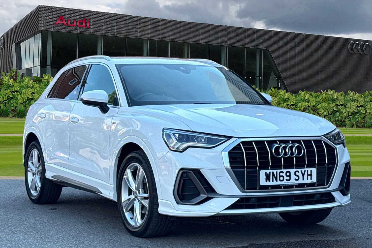 Main listing image - Audi Q3