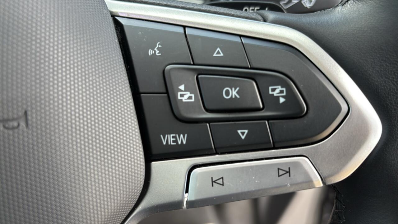 Main listing image - Volkswagen Multivan