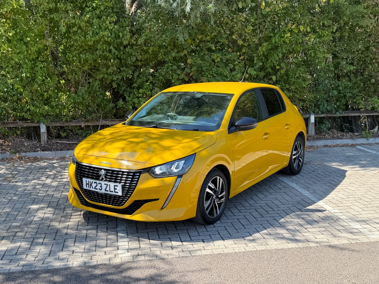 Main listing image - Peugeot 208