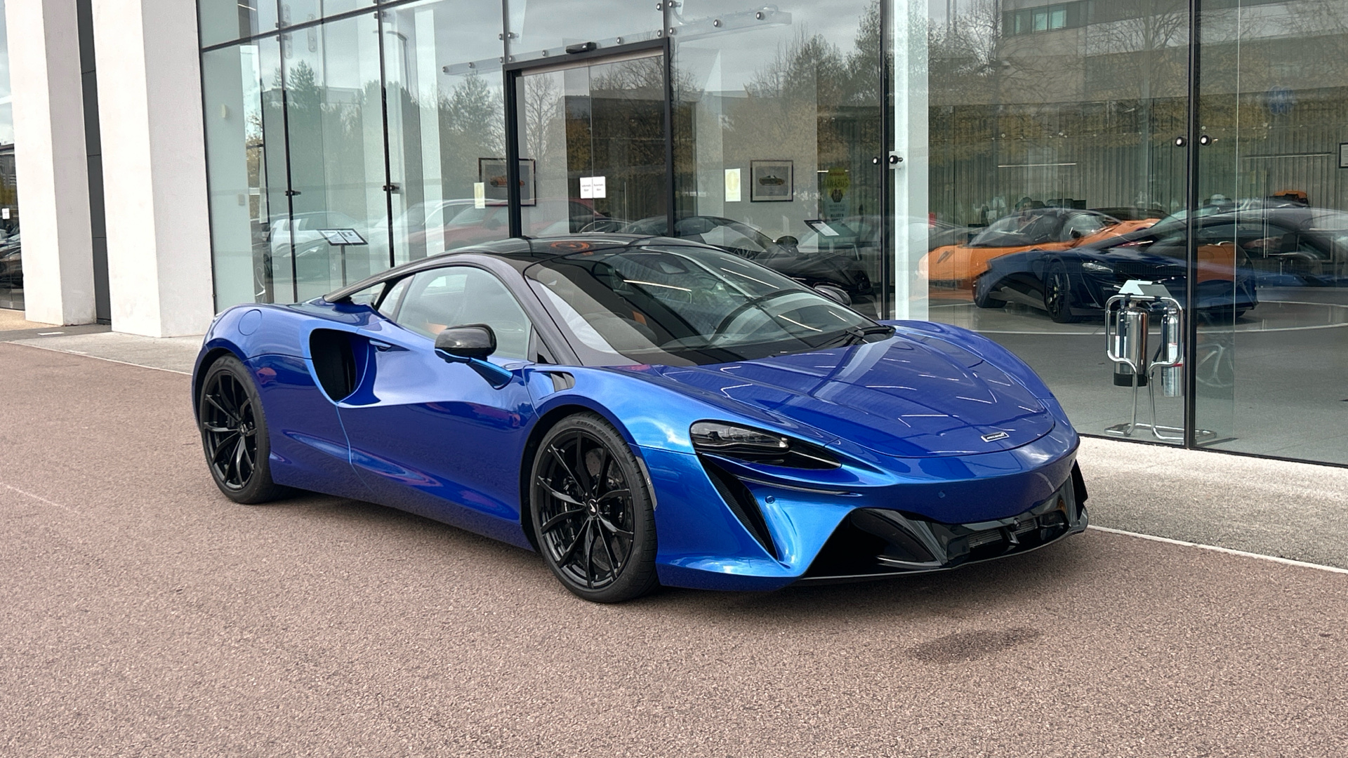 Main listing image - McLaren Artura