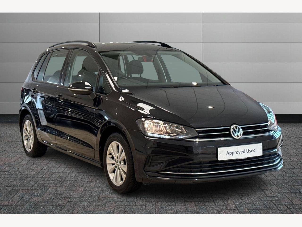 Main listing image - Volkswagen Golf SV