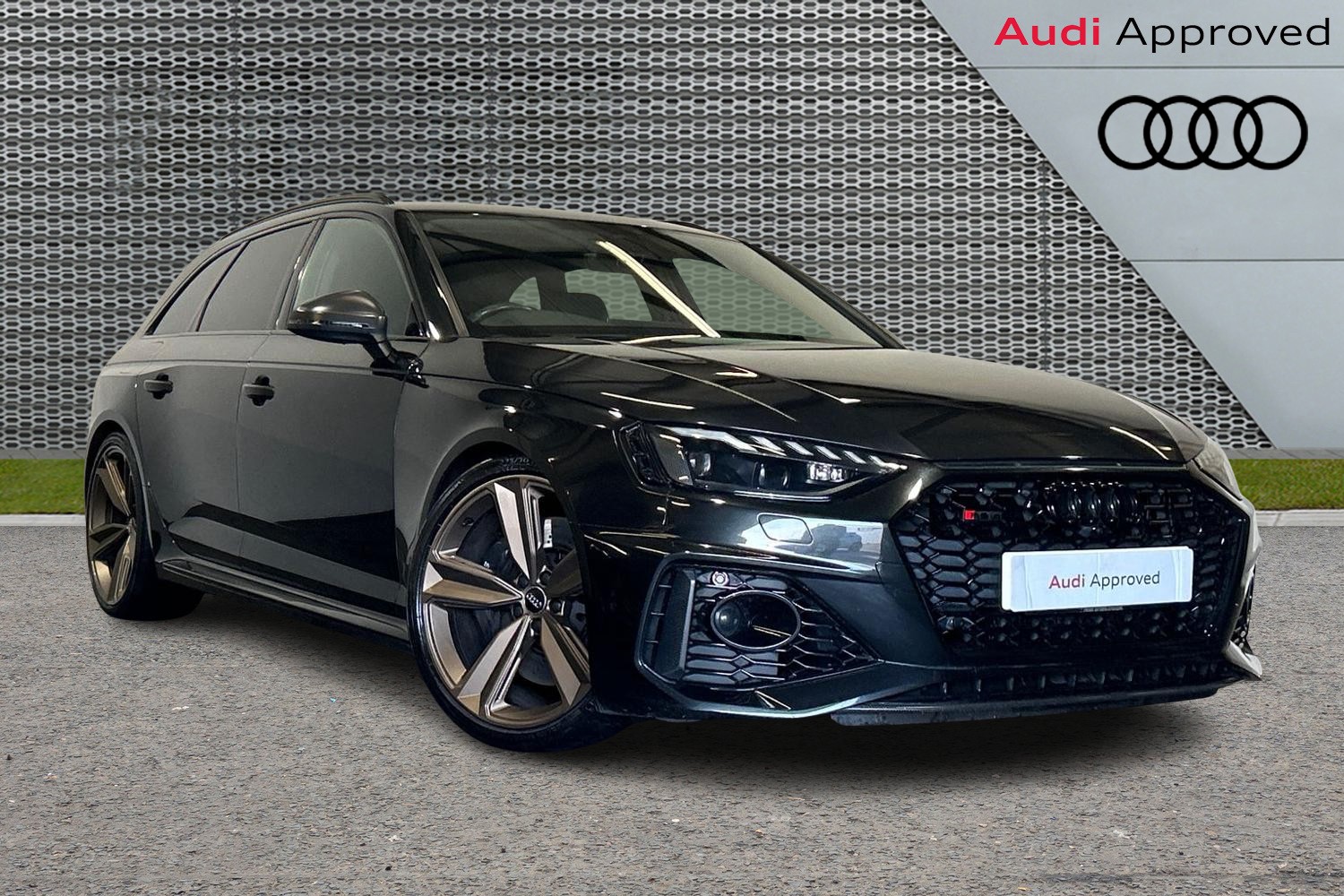 Main listing image - Audi RS4