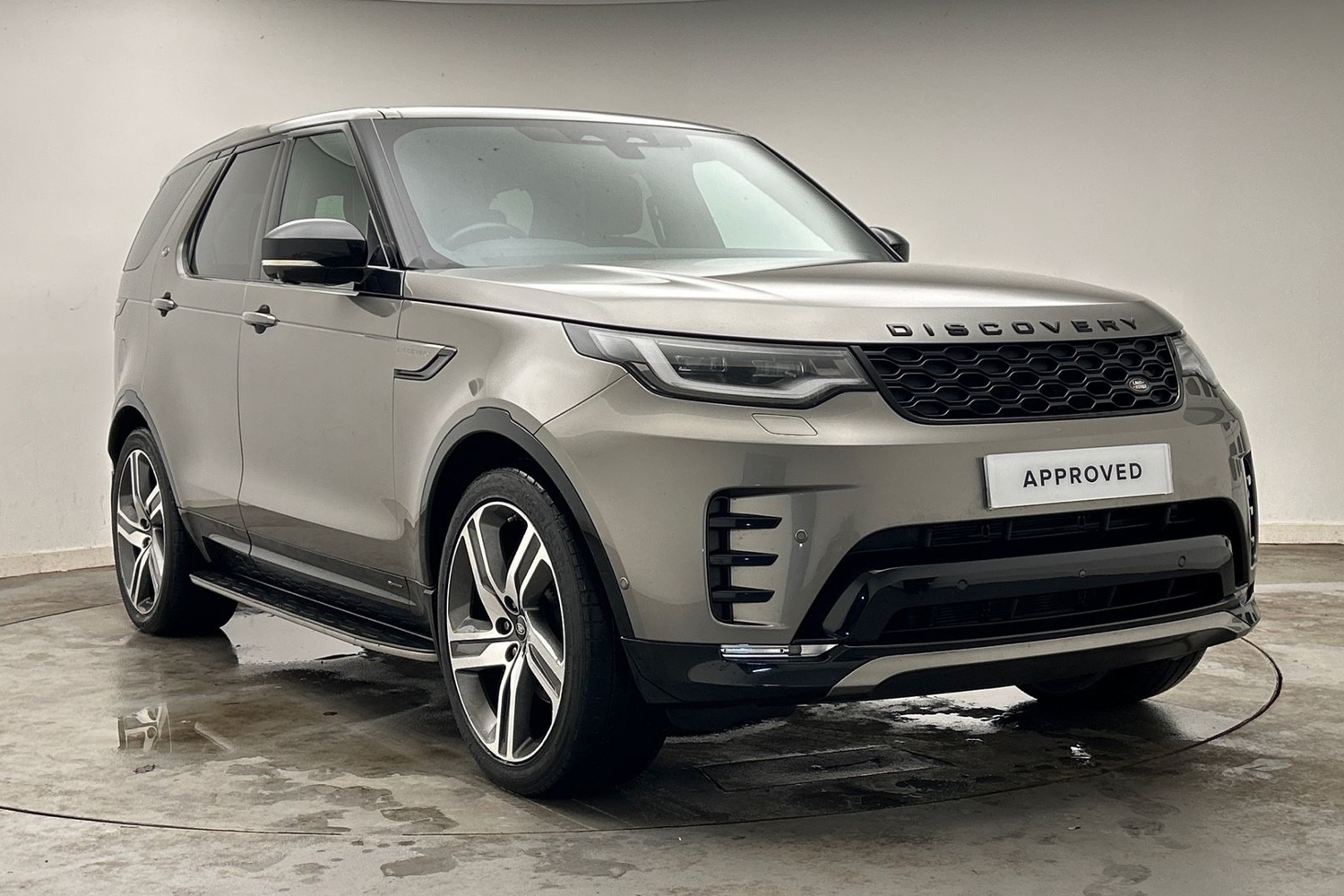 Main listing image - Land Rover Discovery