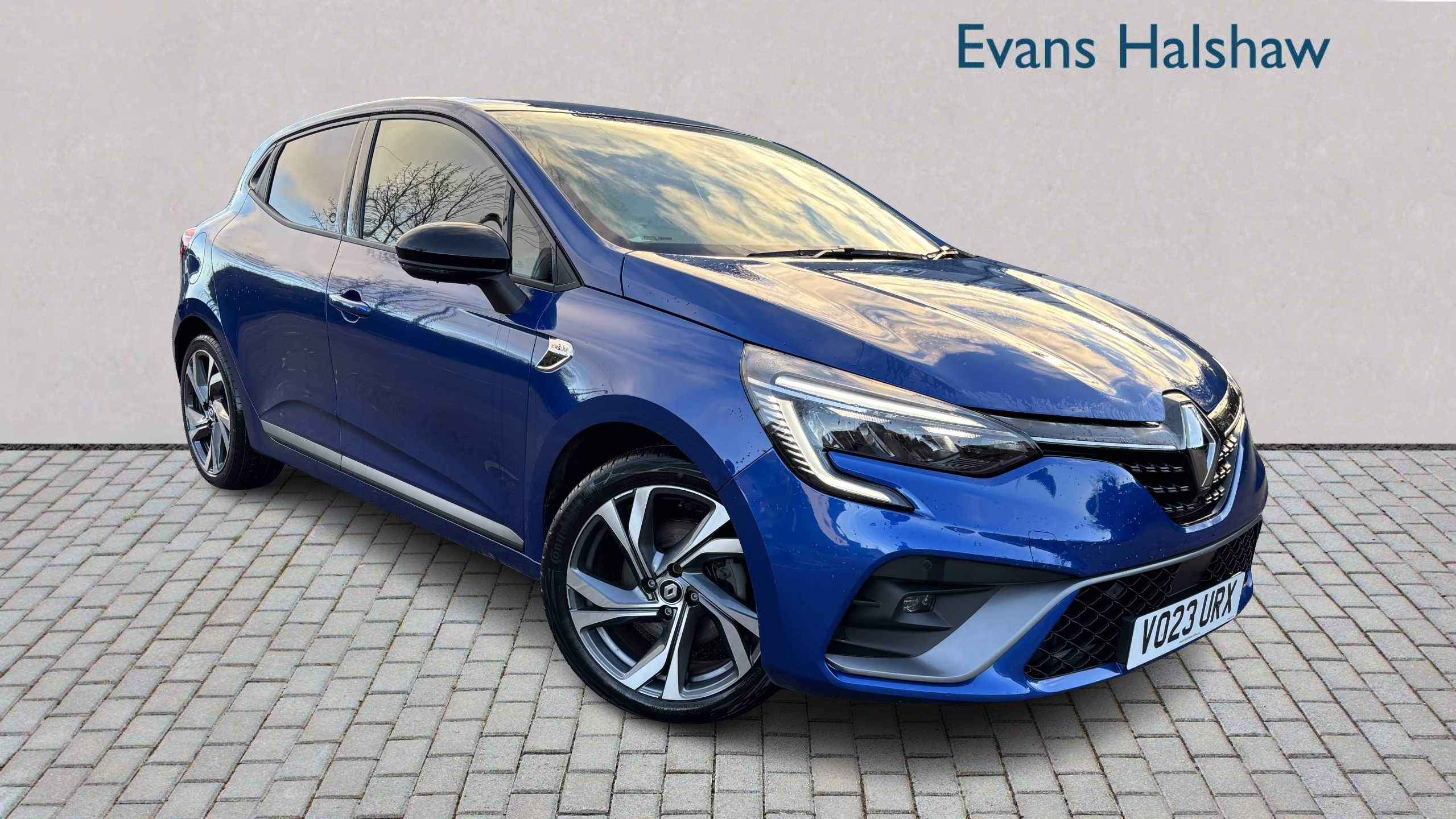 Main listing image - Renault Clio