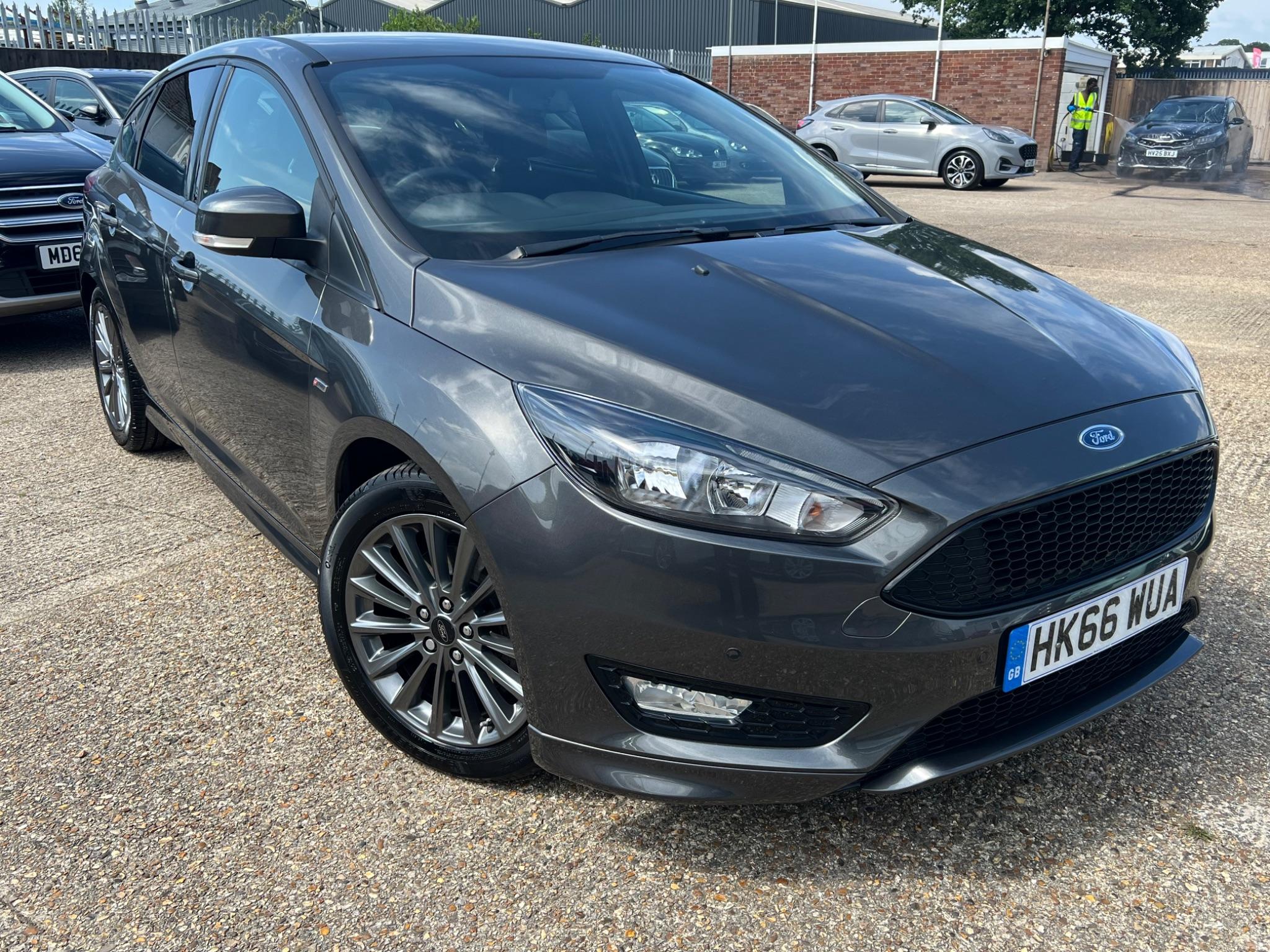 Main listing image - Ford Focus