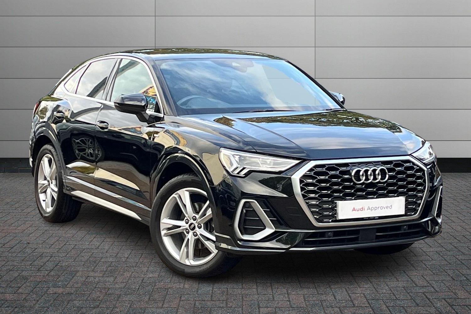 Main listing image - Audi Q3