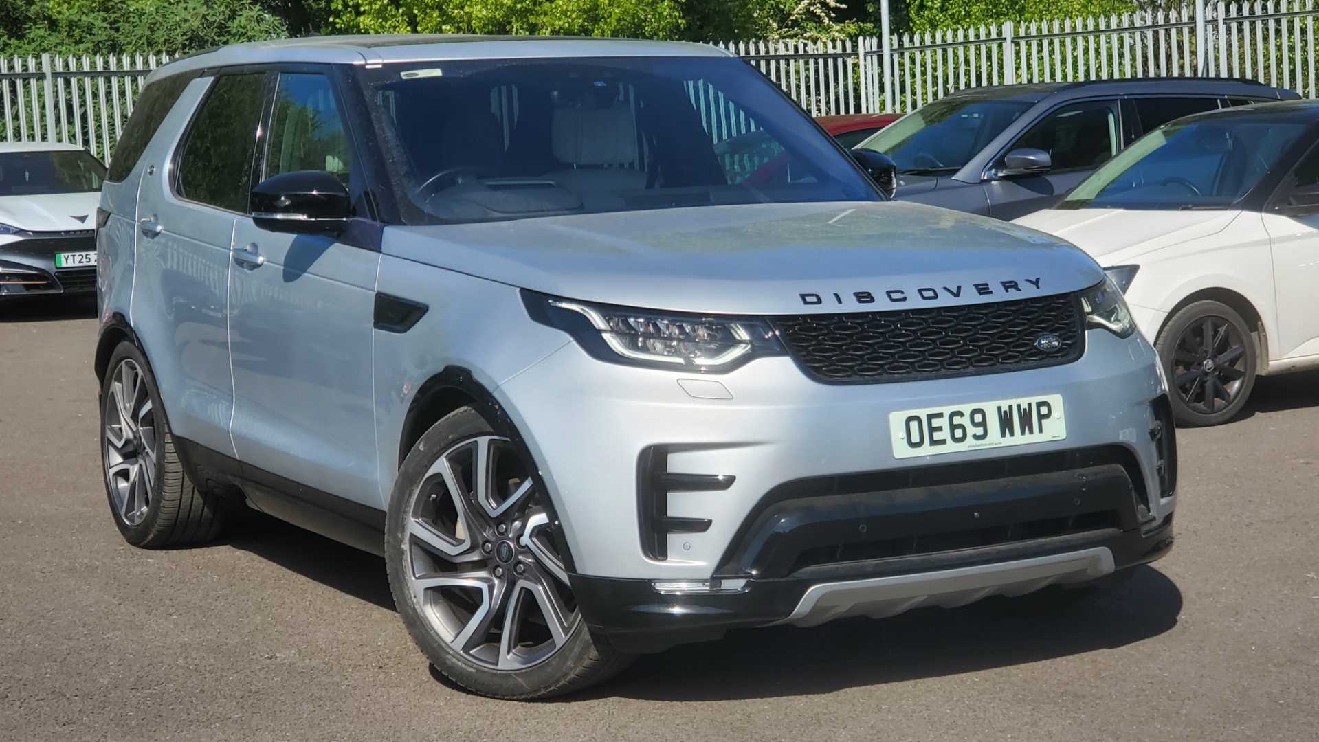 Main listing image - Land Rover Discovery