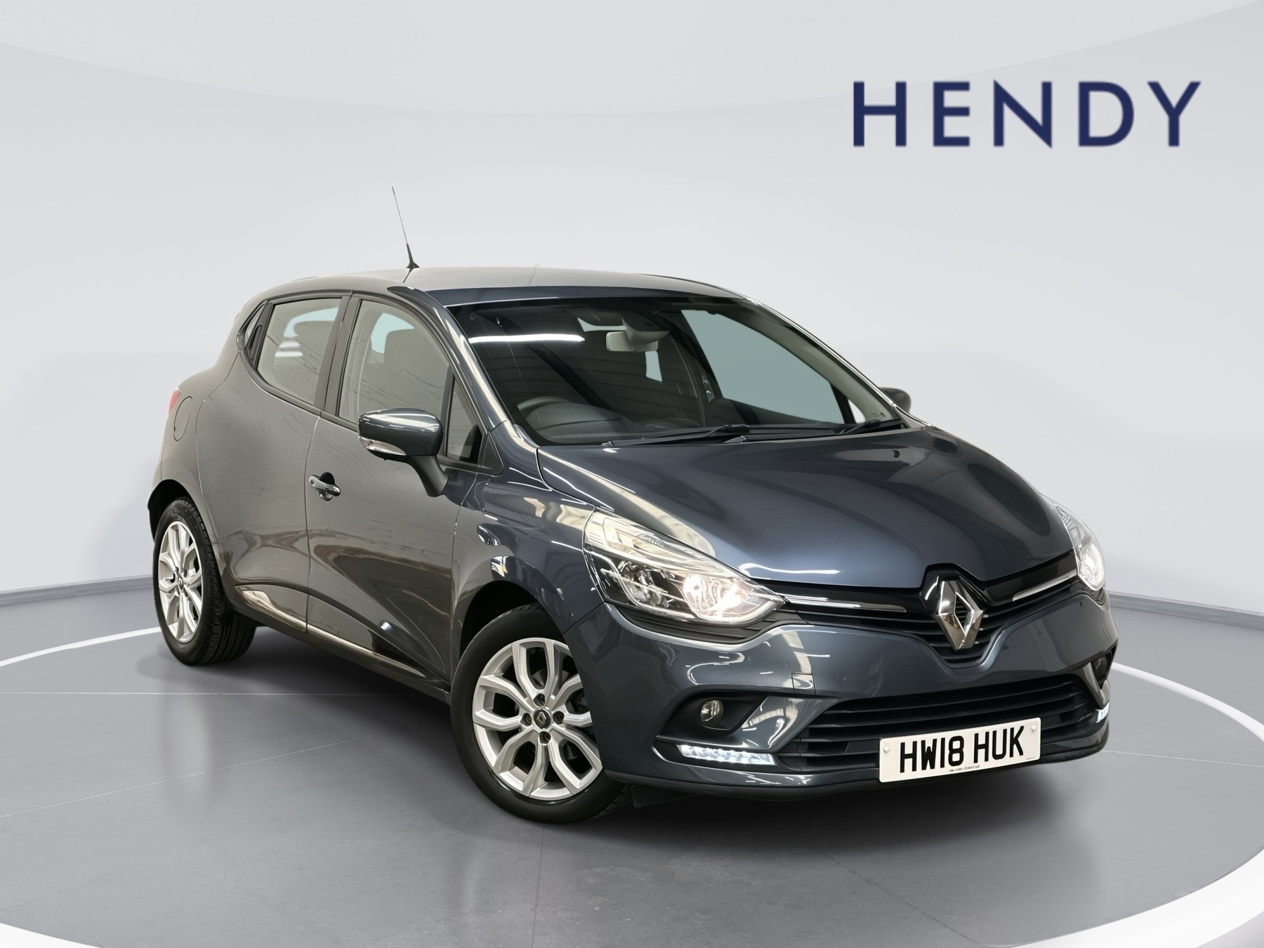 Main listing image - Renault Clio