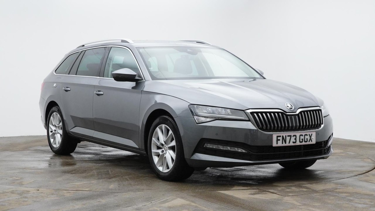 Main listing image - Skoda Superb Estate