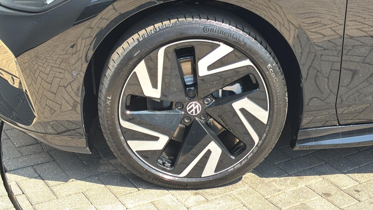 Main listing image - Volkswagen ID.7