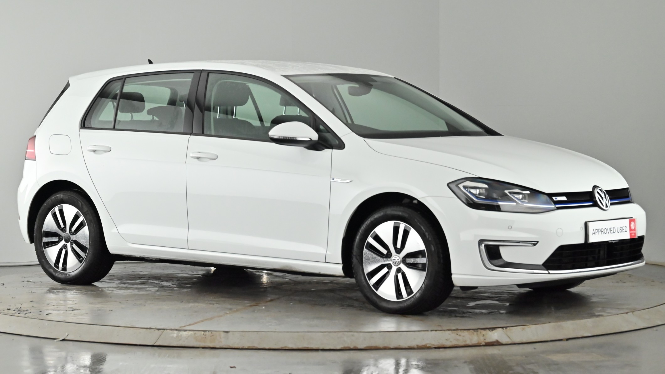 Main listing image - Volkswagen e-Golf