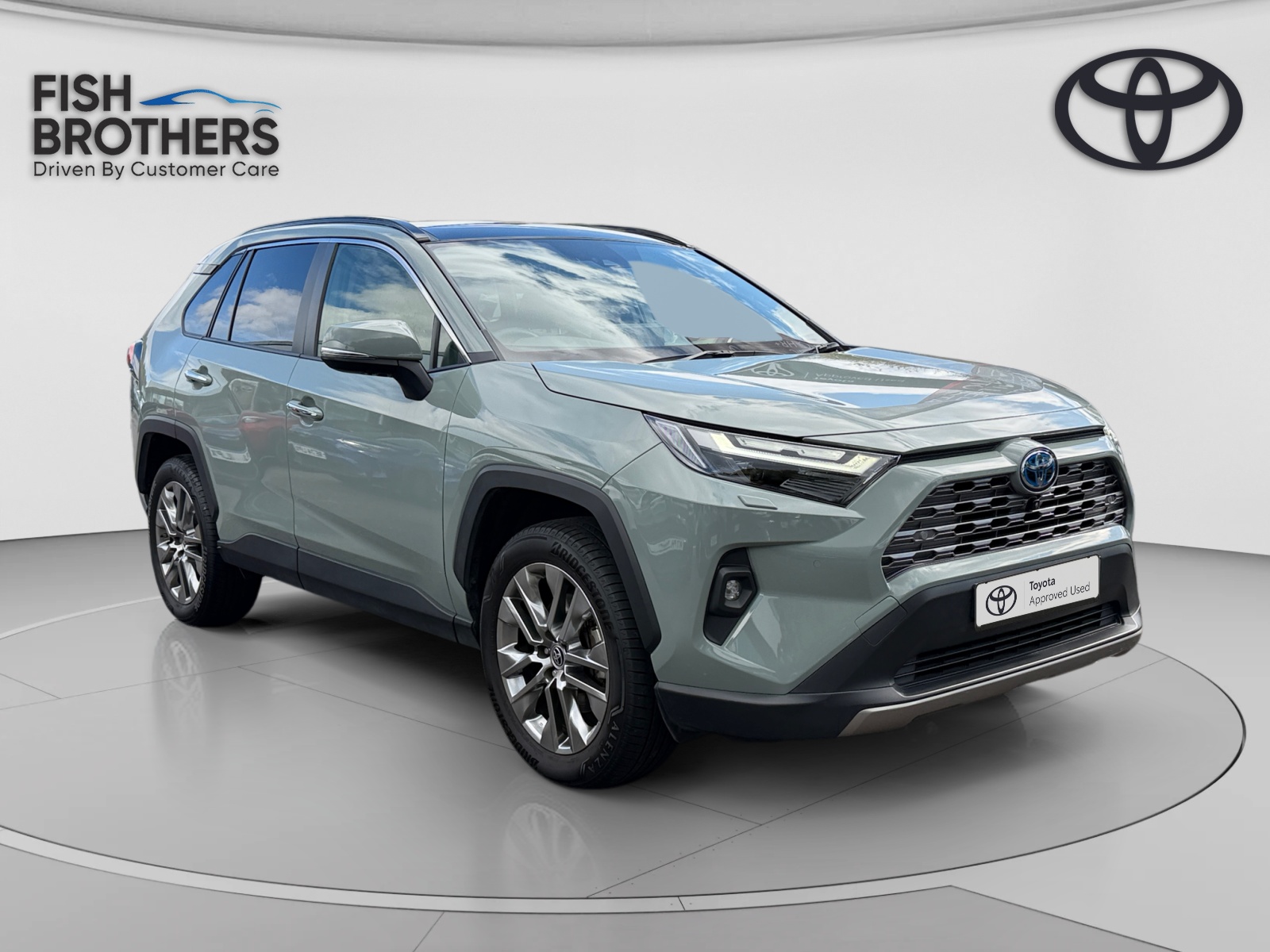 Main listing image - Toyota RAV4