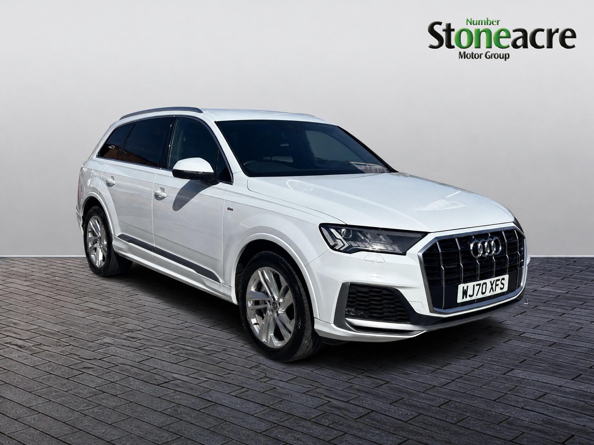 Main listing image - Audi Q7