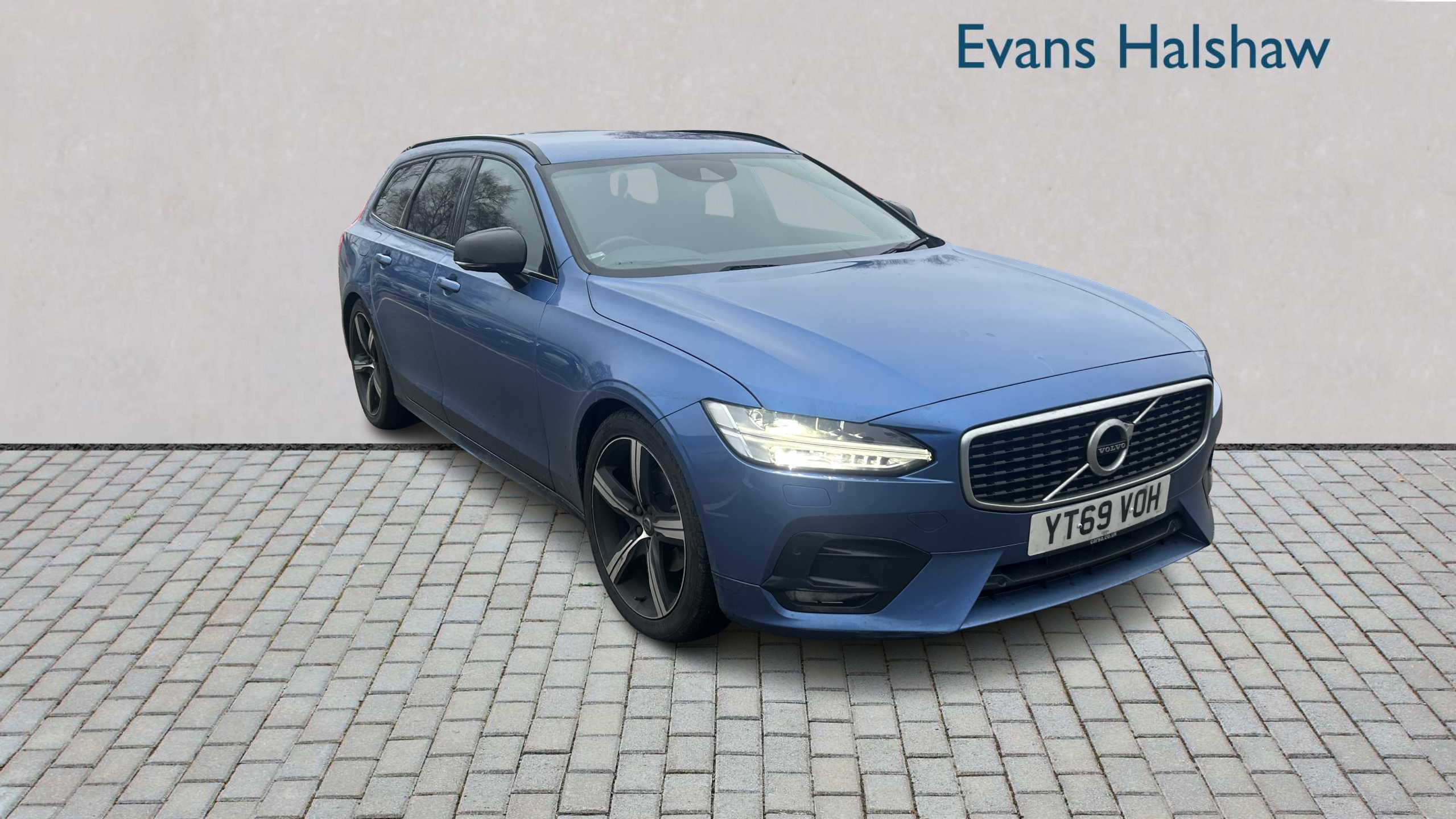 Main listing image - Volvo V90