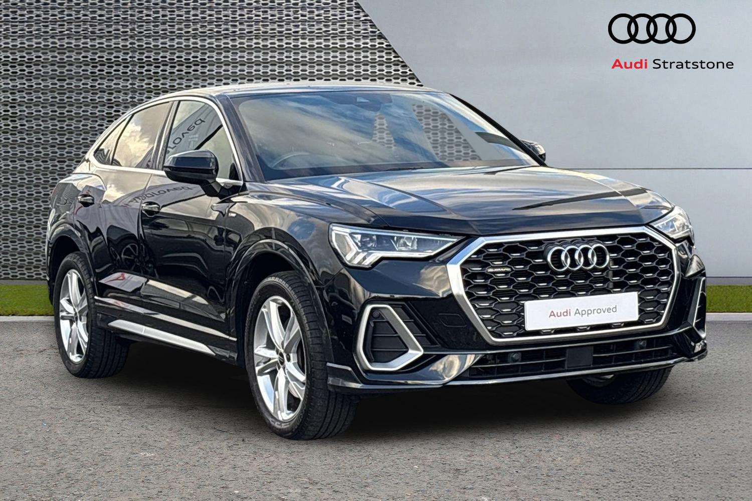 Main listing image - Audi Q3