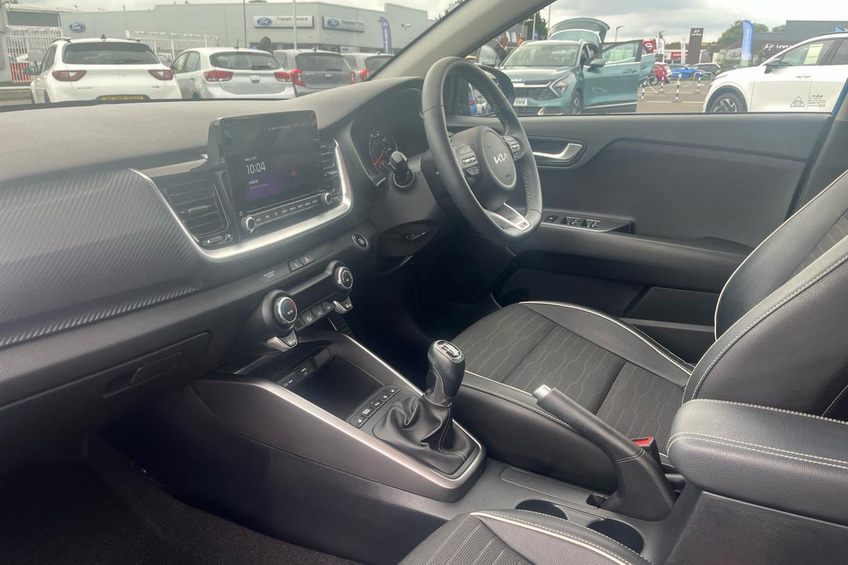 Main listing image - Kia Stonic