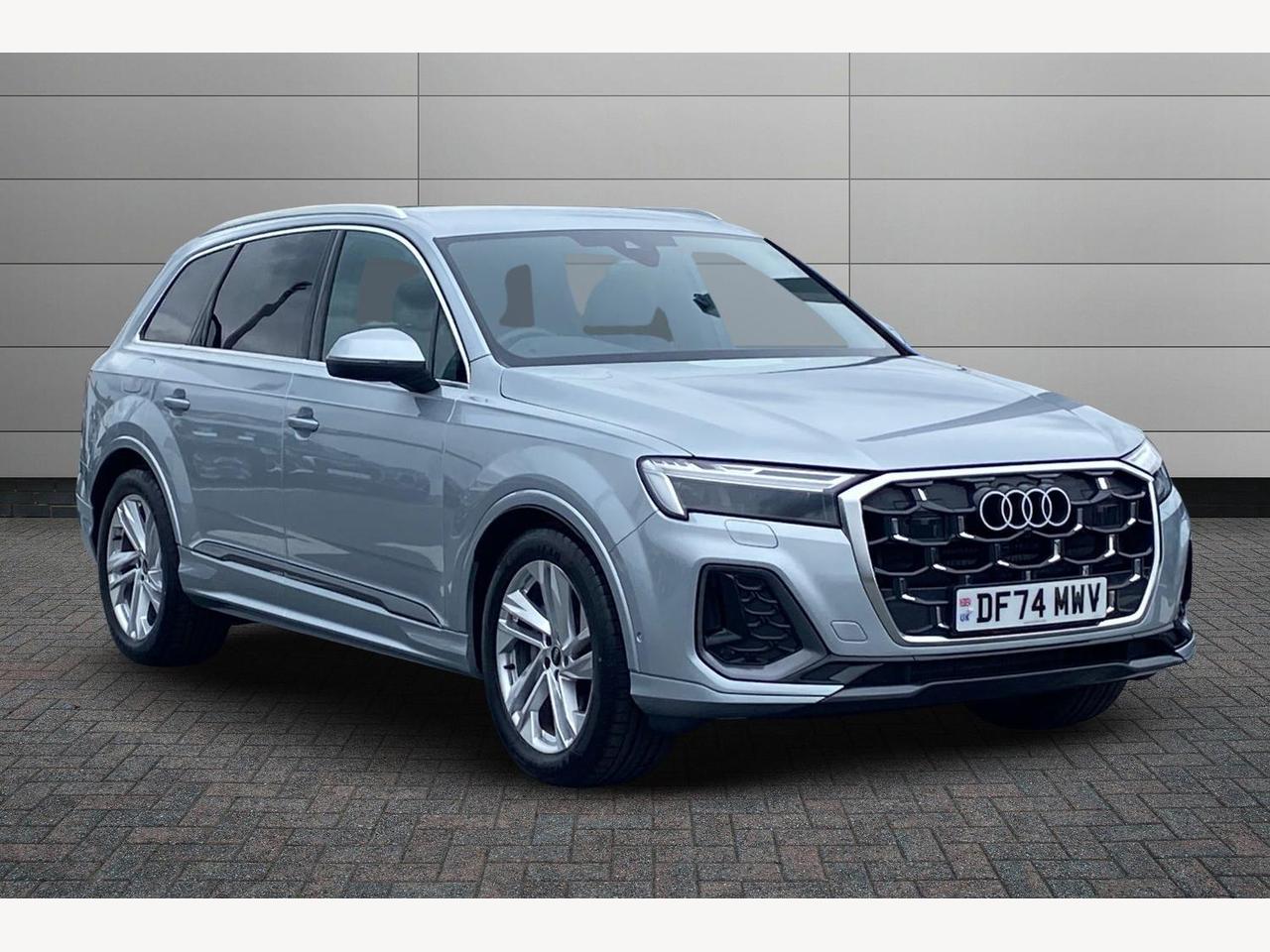Main listing image - Audi Q7