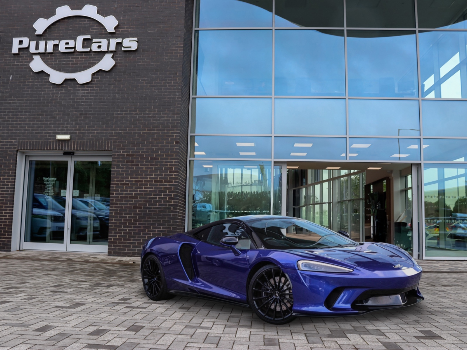 Main listing image - McLaren GT