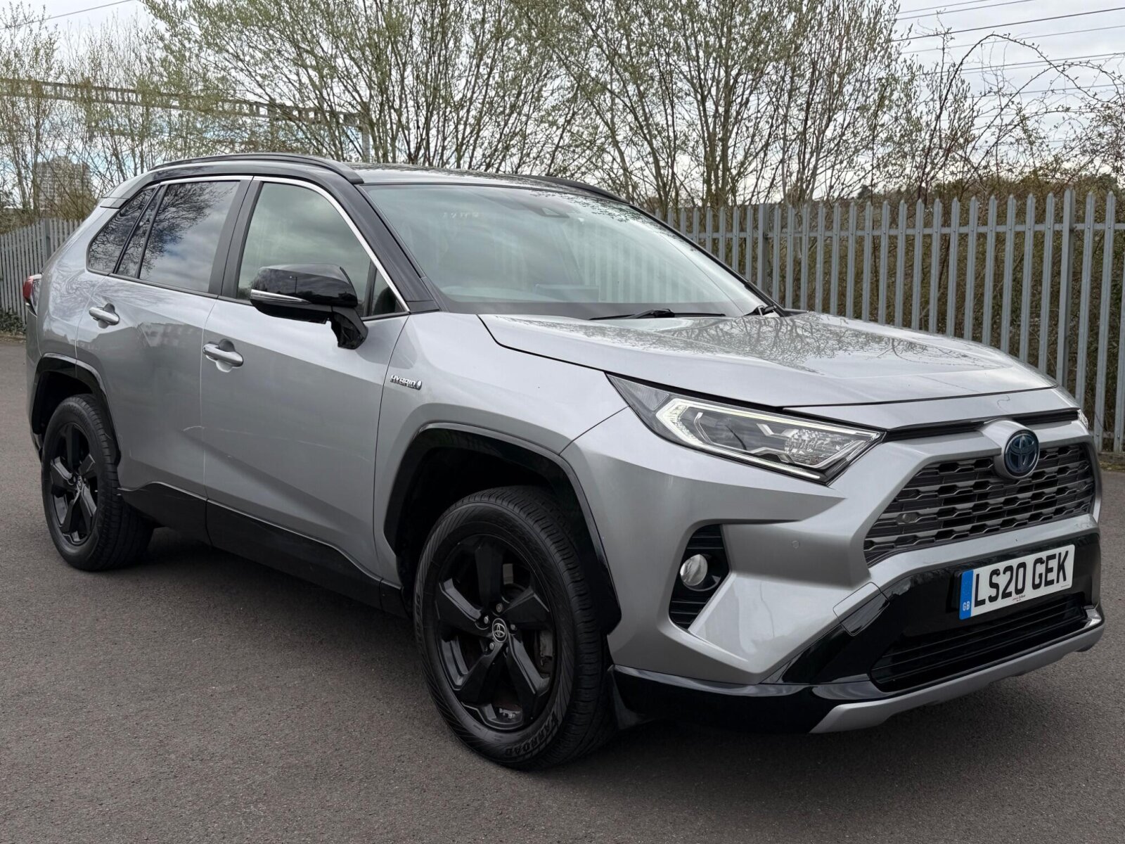 Main listing image - Toyota RAV4