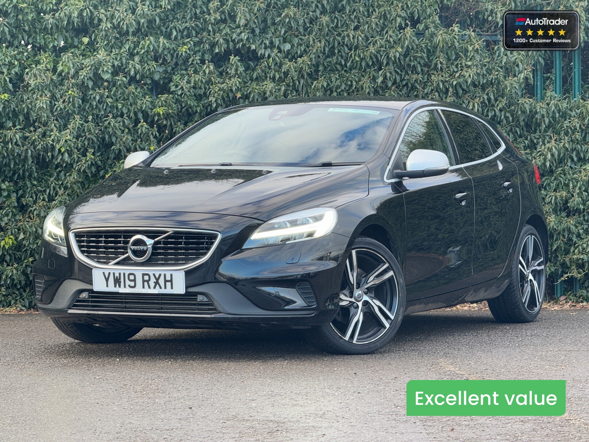 Main listing image - Volvo V40