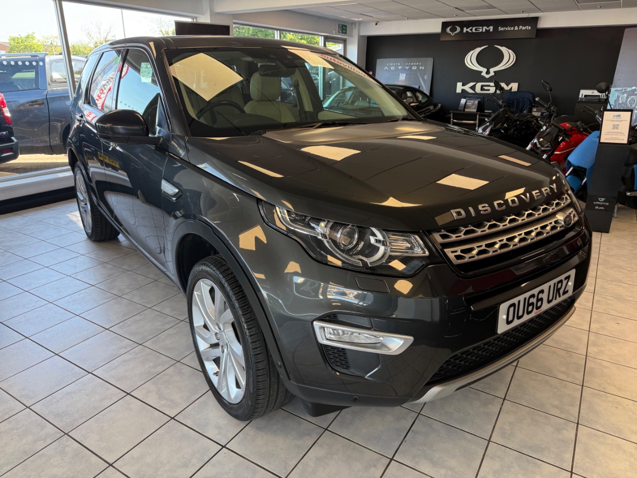 Main listing image - Land Rover Discovery Sport