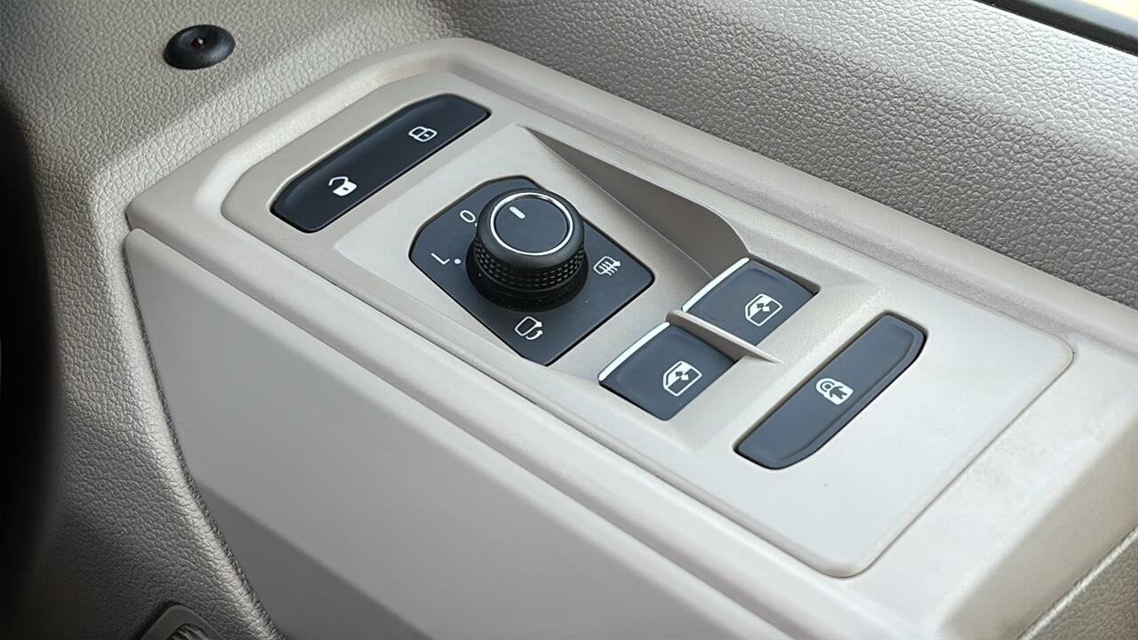 Main listing image - Volkswagen Multivan