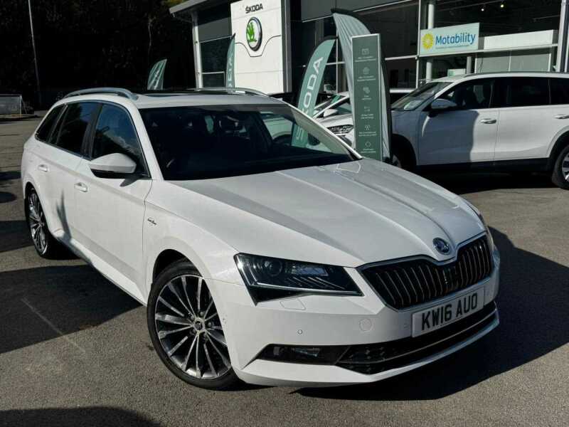 Main listing image - Skoda Superb Estate