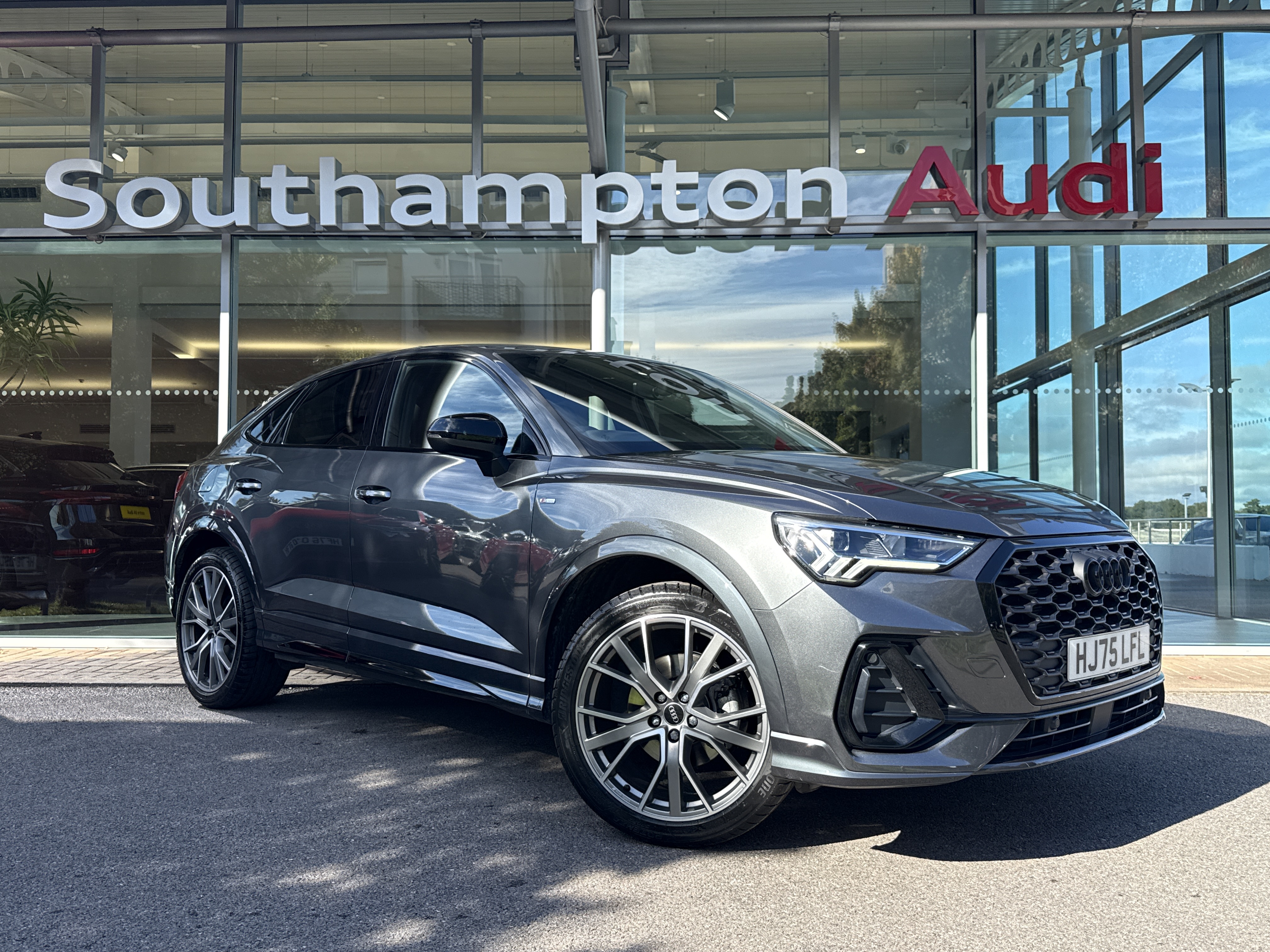 Main listing image - Audi Q3