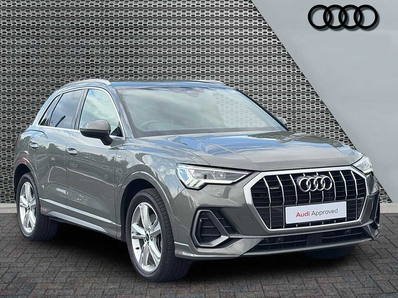 Main listing image - Audi Q3