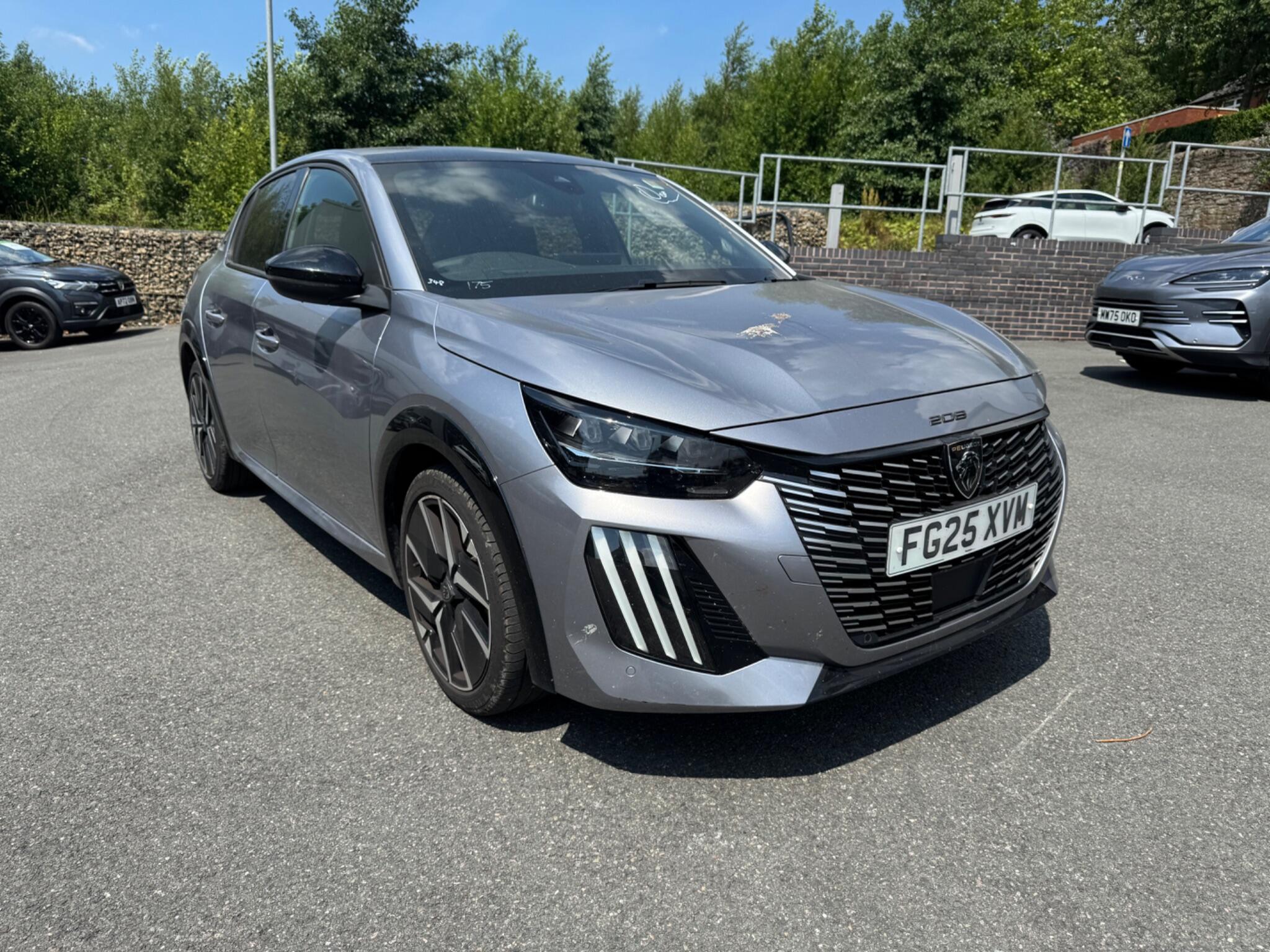 Main listing image - Peugeot 208