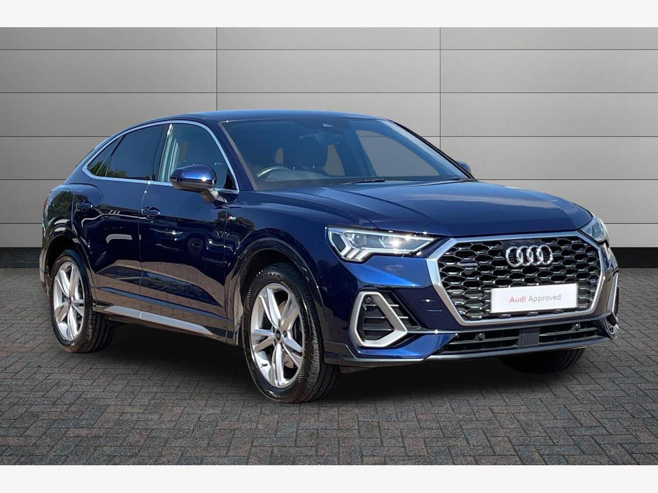 Main listing image - Audi Q3