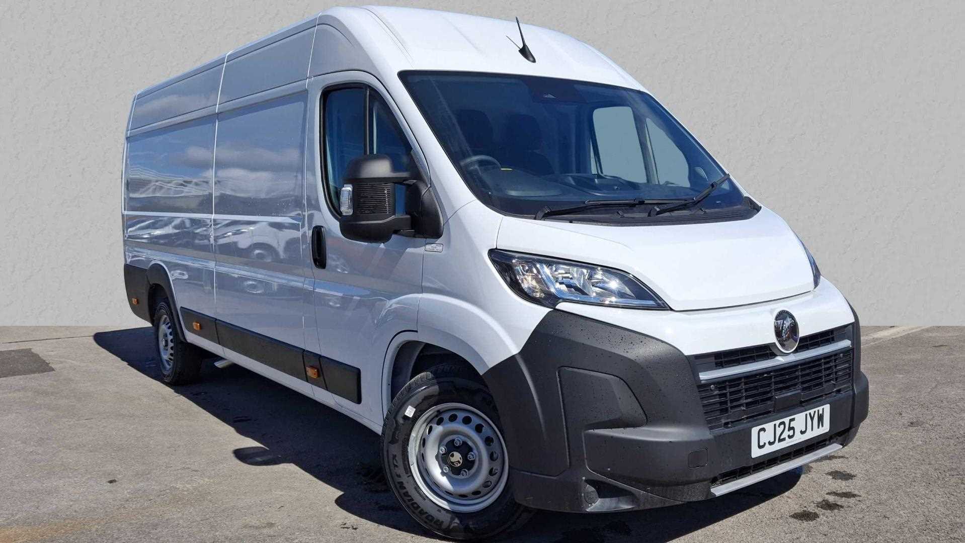 Main listing image - Vauxhall Movano