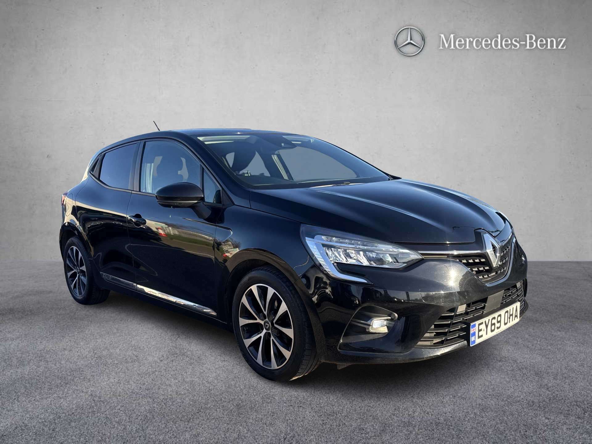 Main listing image - Renault Clio