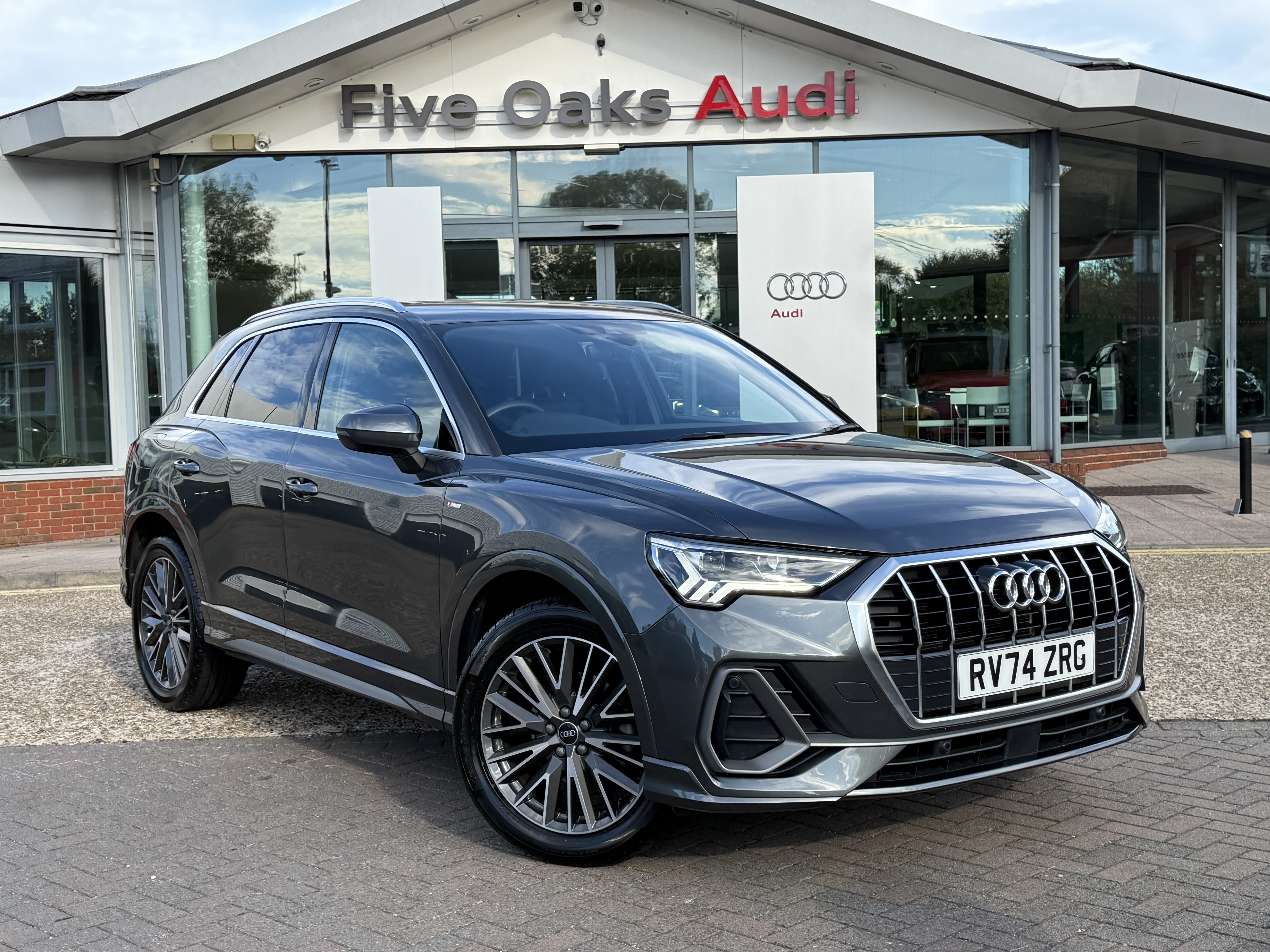 Main listing image - Audi Q3