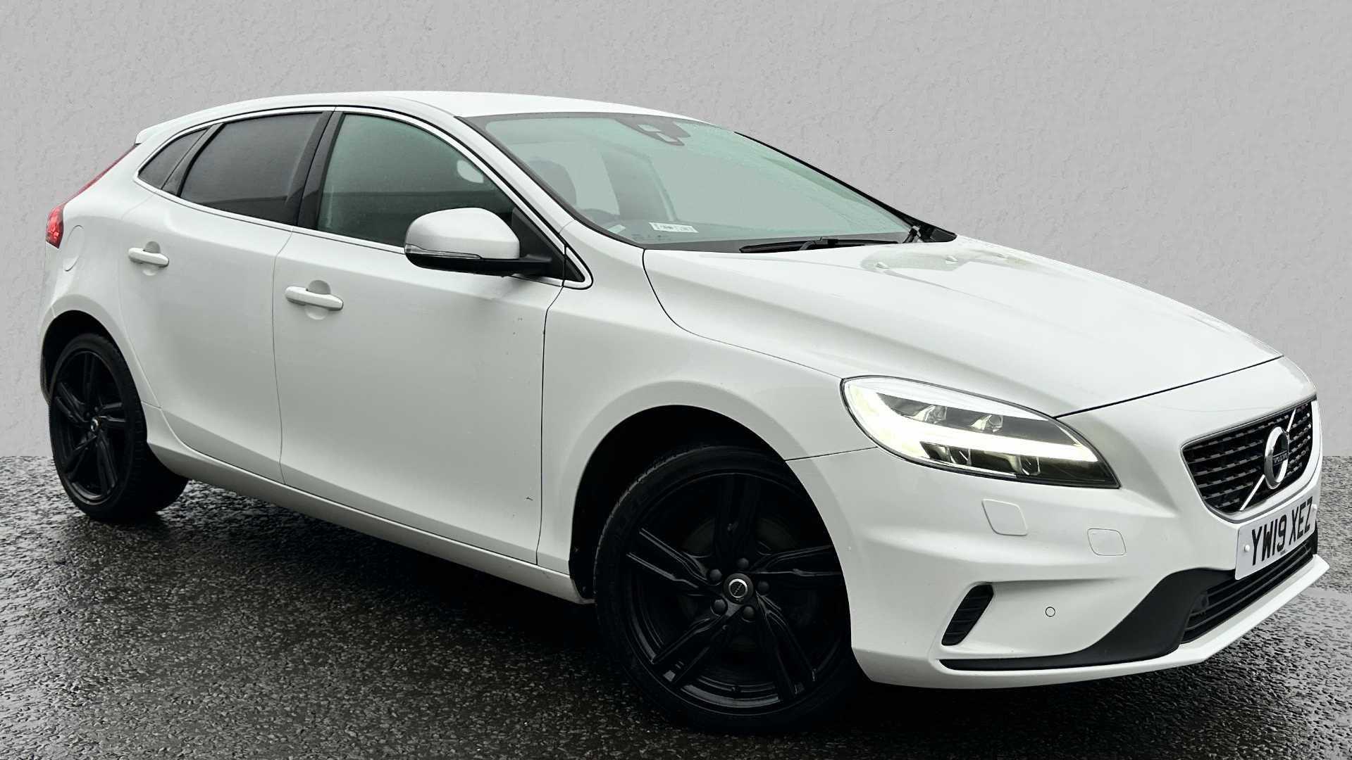 Main listing image - Volvo V40