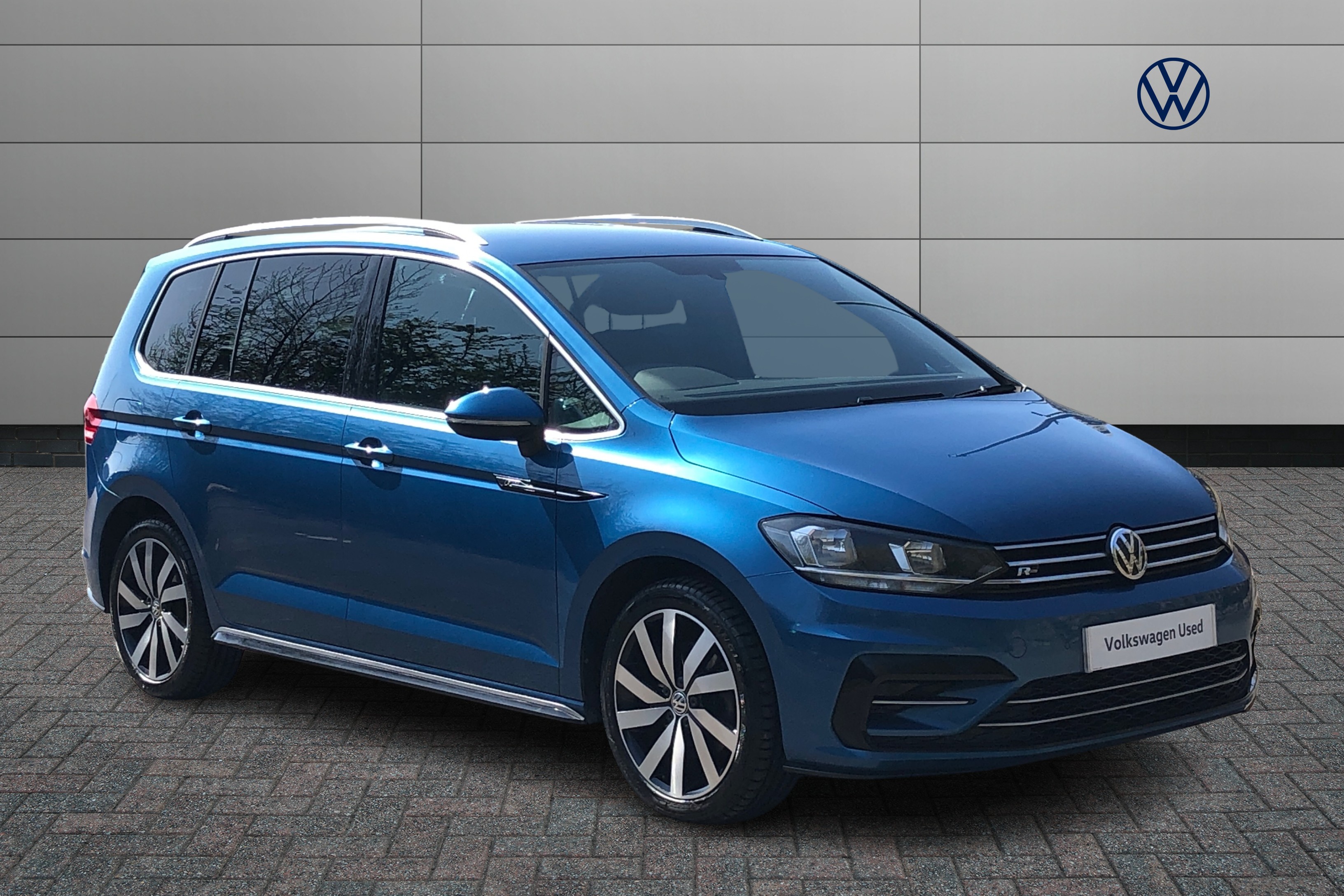 Main listing image - Volkswagen Touran