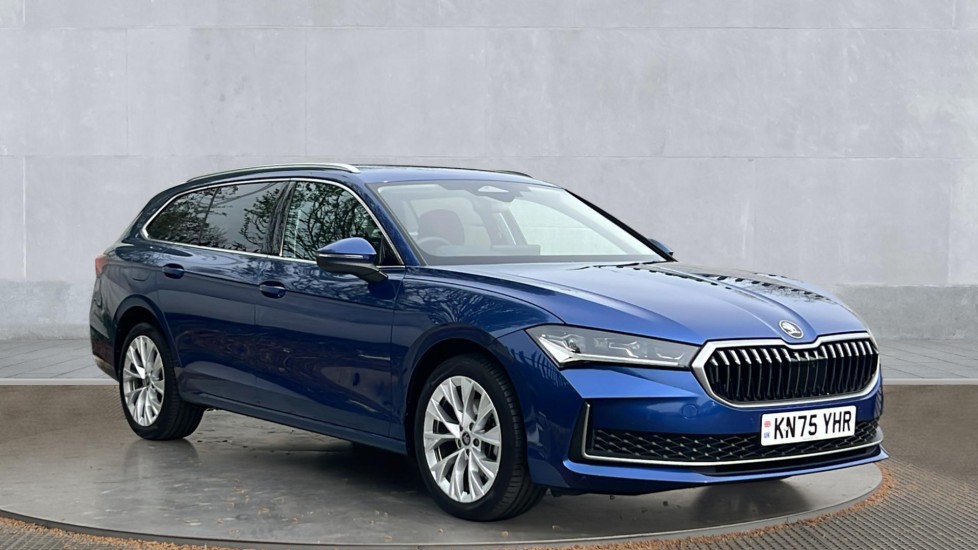Main listing image - Skoda Superb Estate