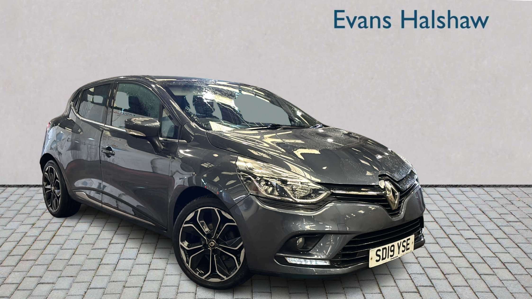 Main listing image - Renault Clio