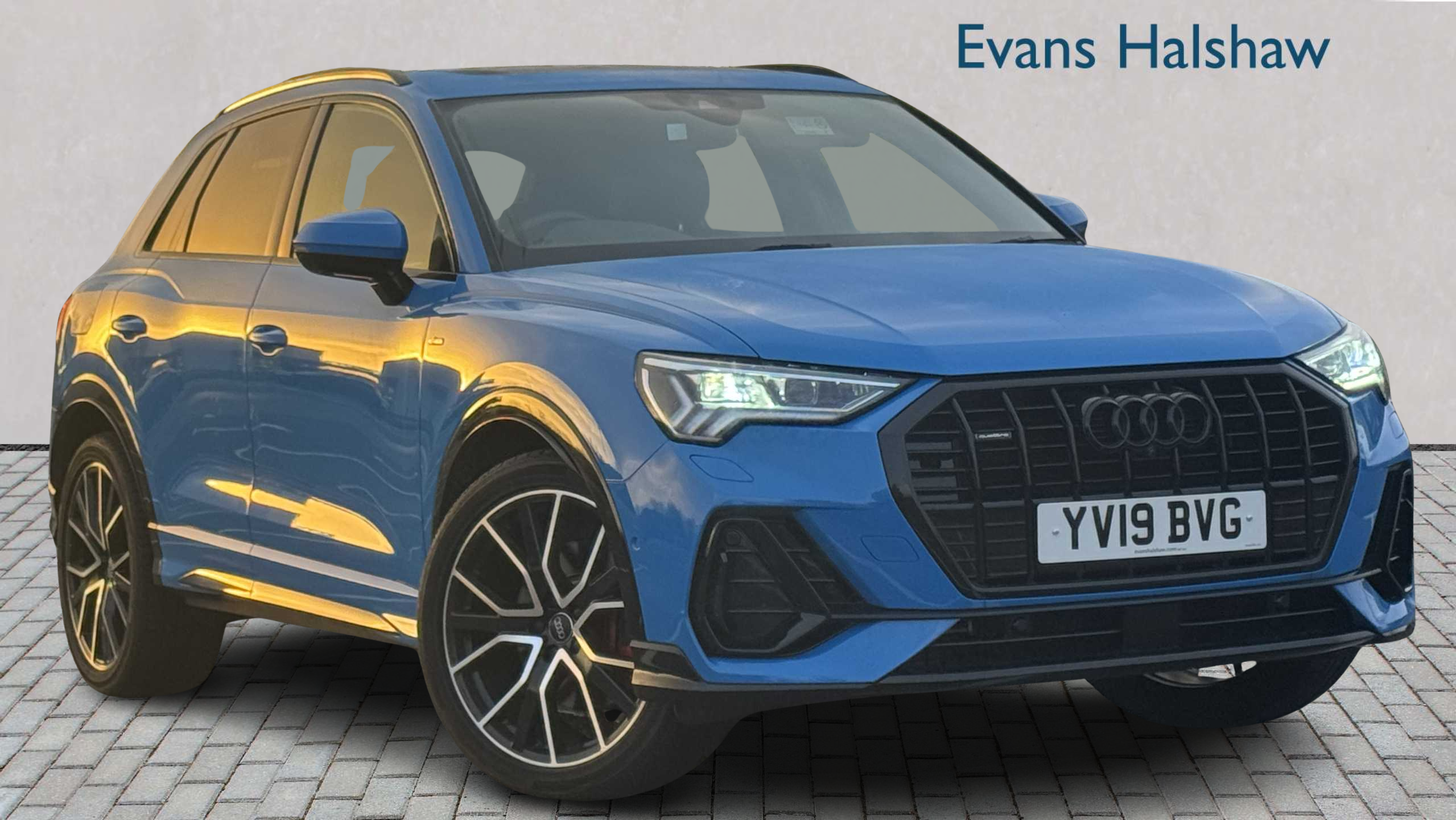 Main listing image - Audi Q3