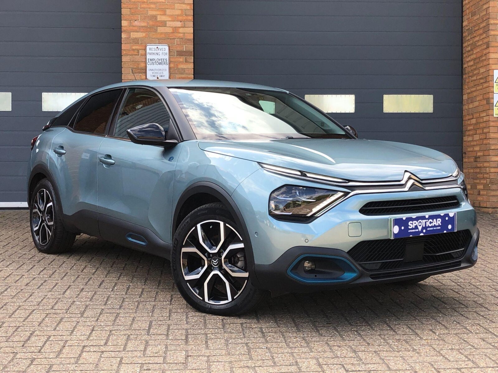 Main listing image - Citroen C4