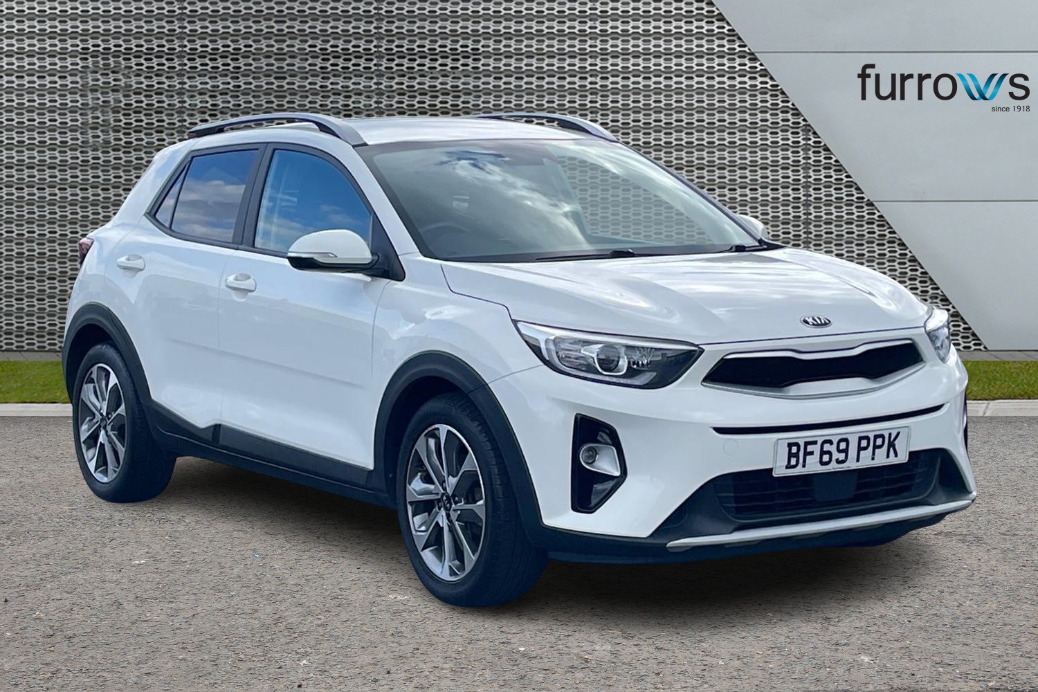 Main listing image - Kia Stonic