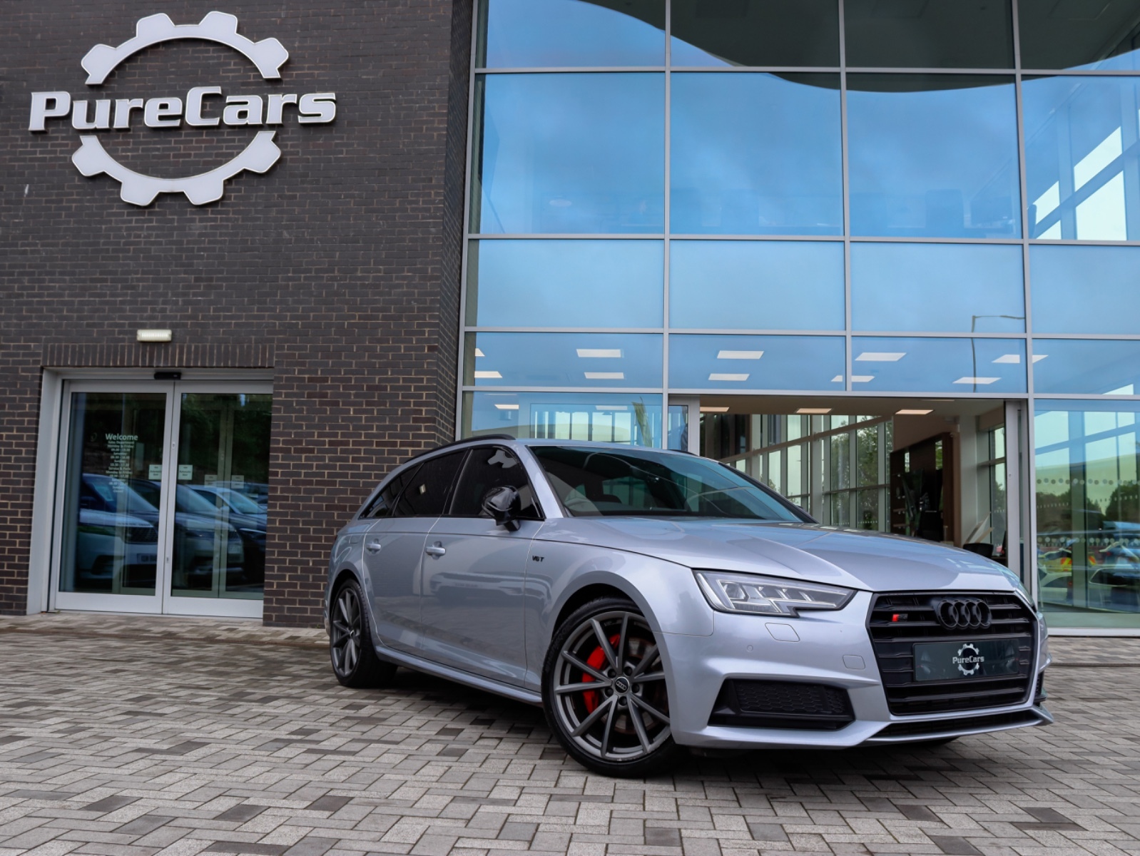 Main listing image - Audi S4