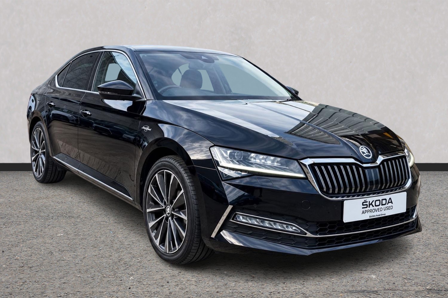 Main listing image - Skoda Superb