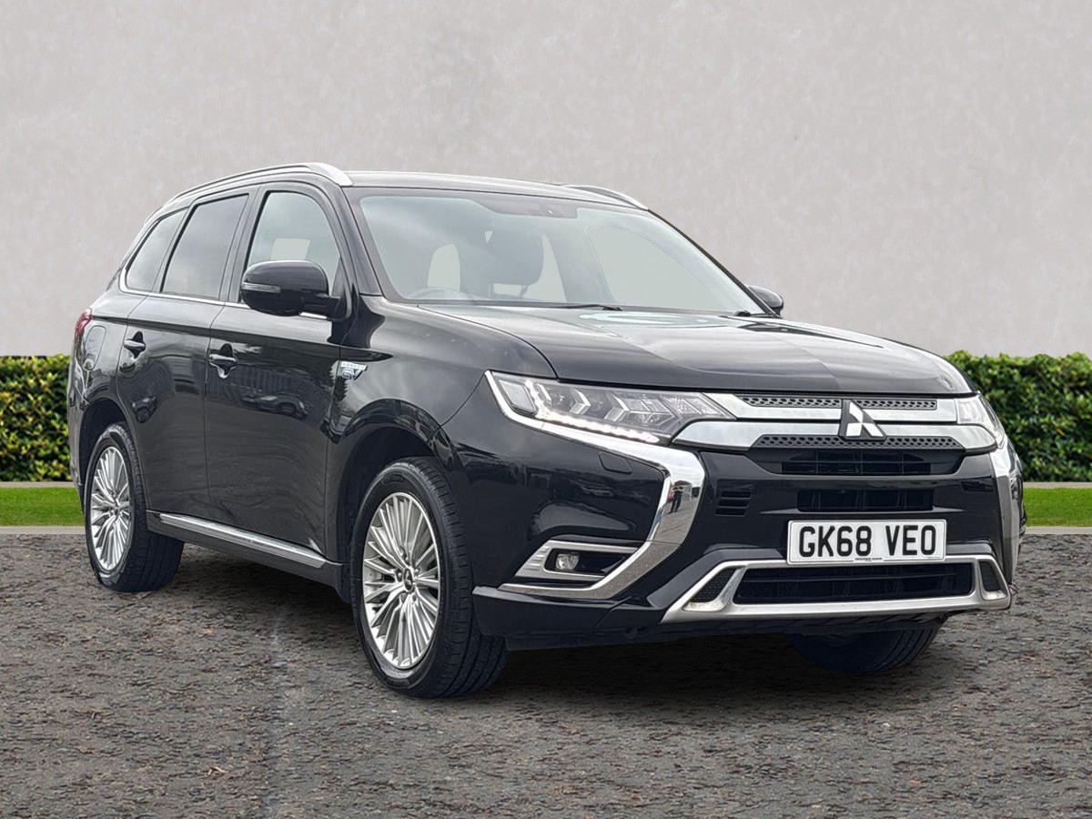 Main listing image - Mitsubishi Outlander