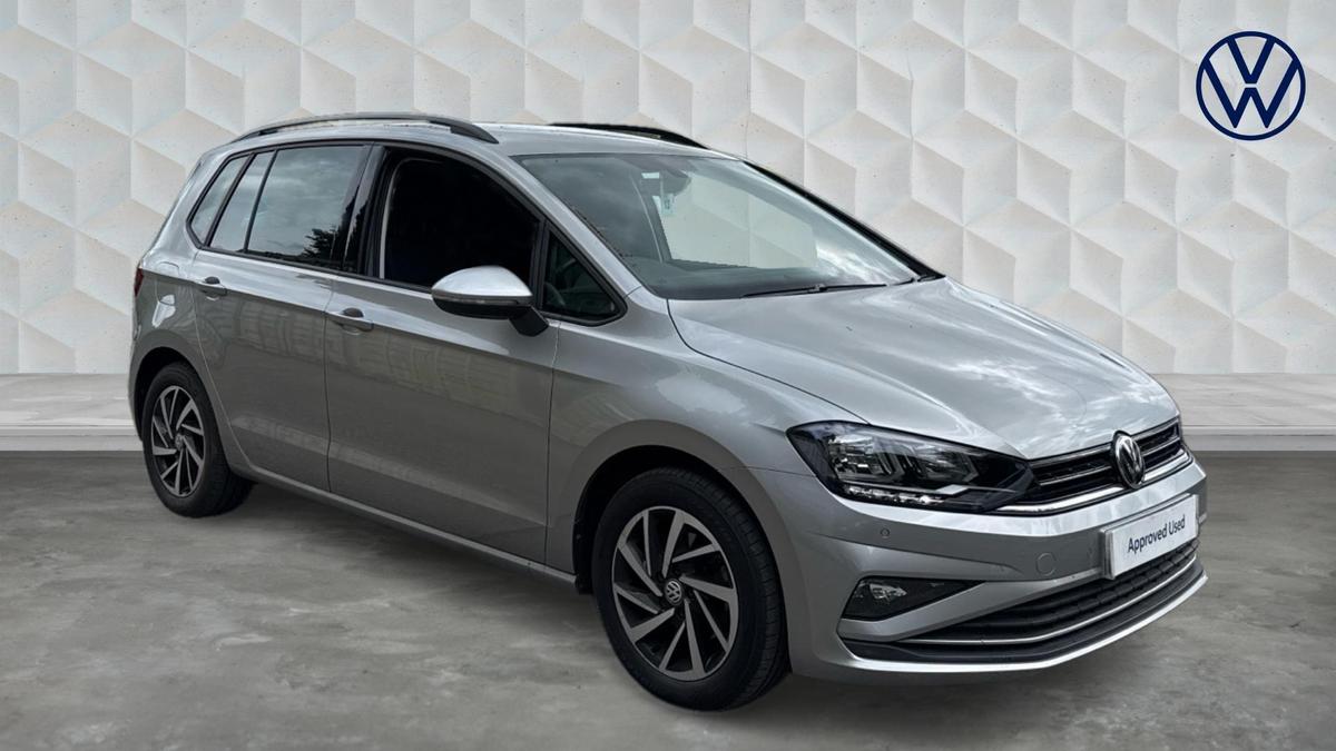 Main listing image - Volkswagen Golf SV