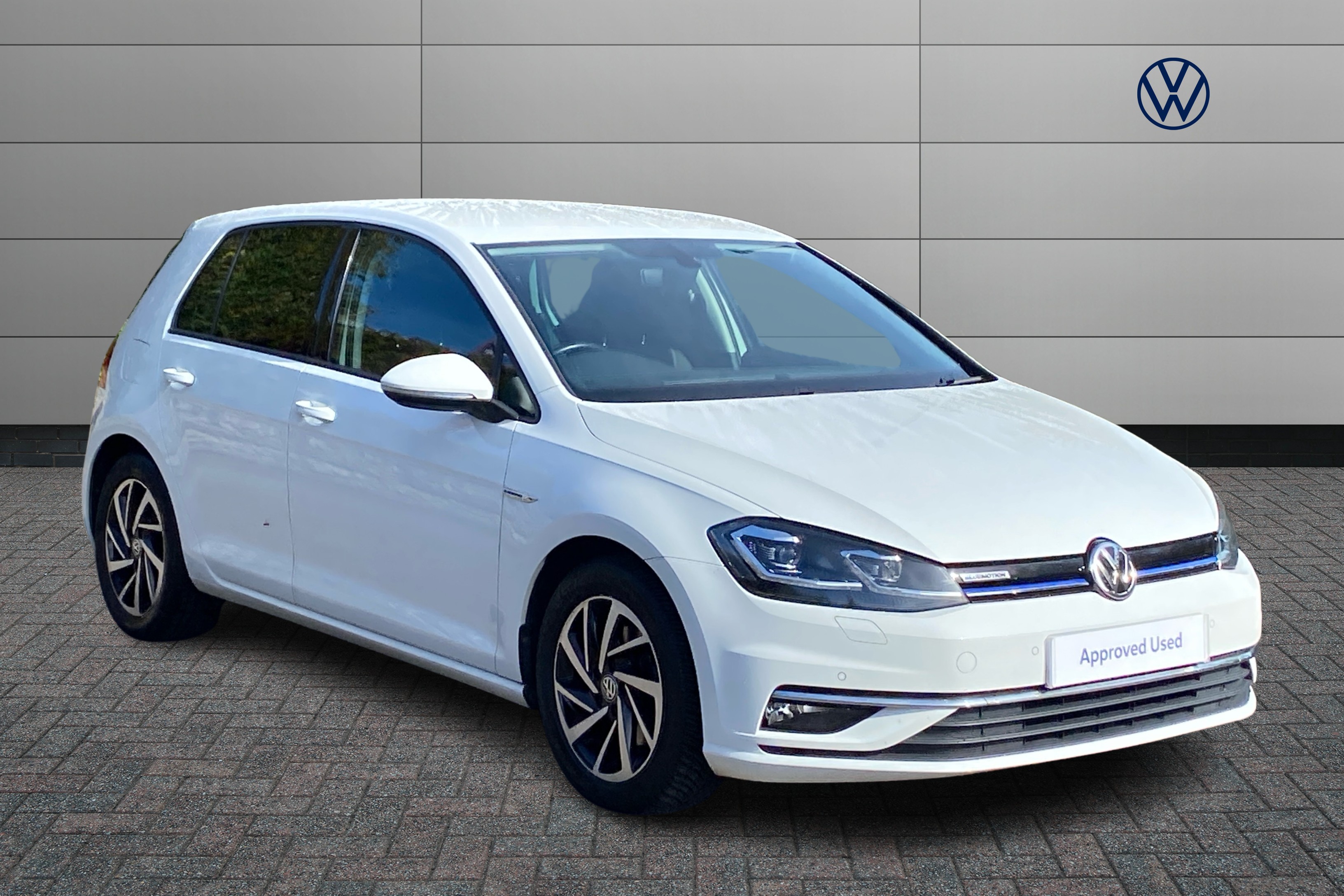 Main listing image - Volkswagen Golf