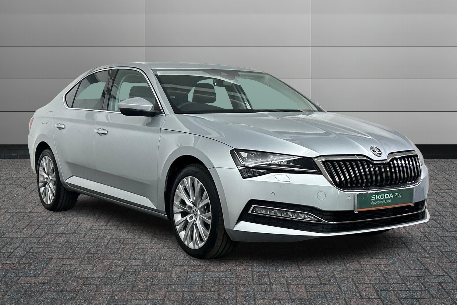 Main listing image - Skoda Superb