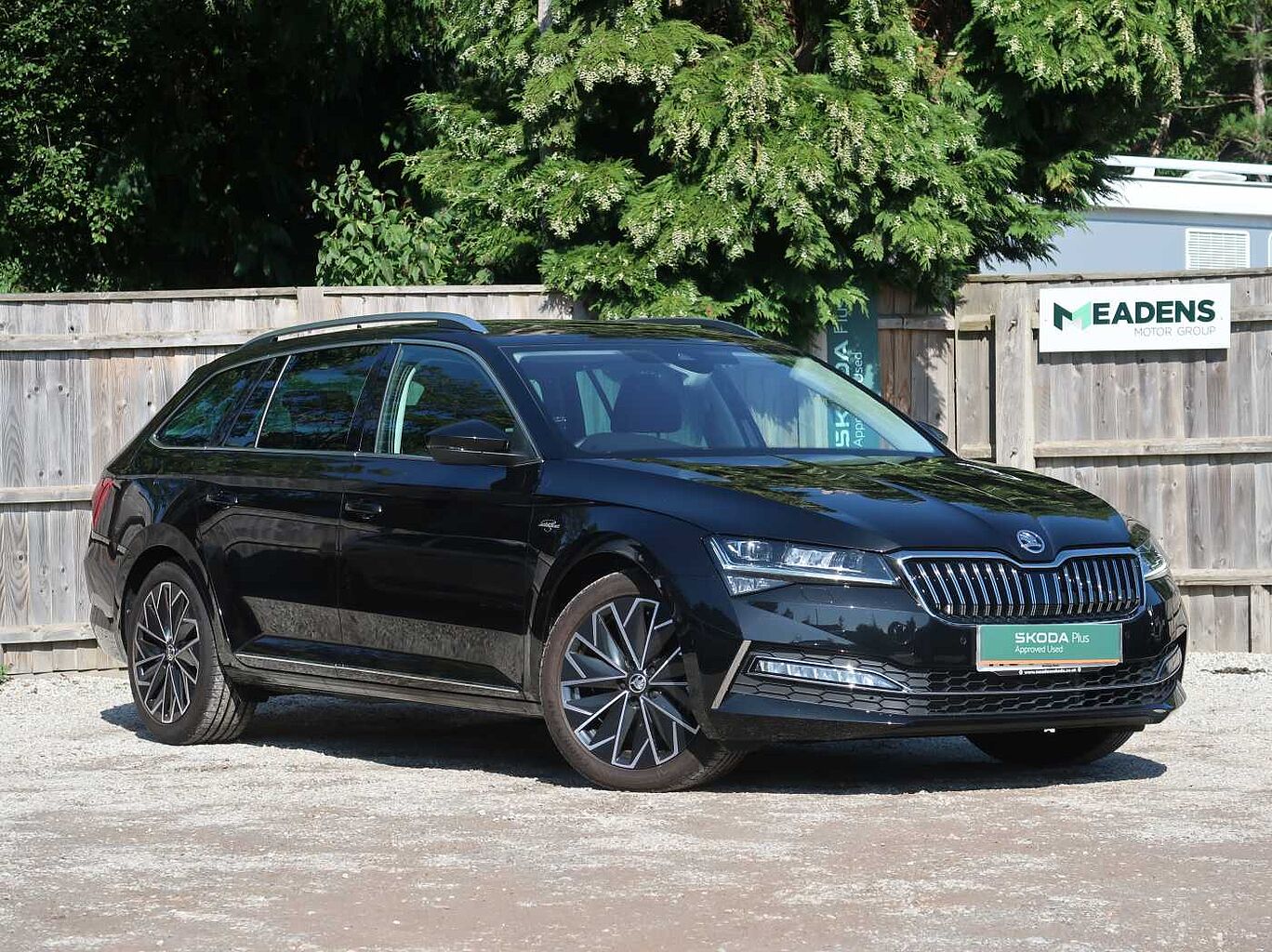 Main listing image - Skoda Superb Estate